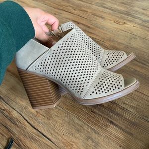 Open toe ankle boot with heels